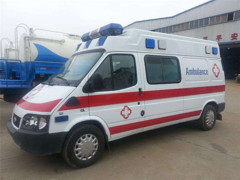 救護車和醫(yī)療車有什么區(qū)別？救護車廠家專業(yè)為你解答。01