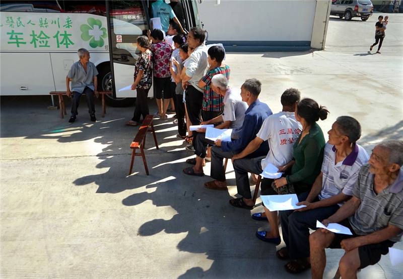 移動體檢車造福人民群眾，生產(chǎn)廠家為健康護航02