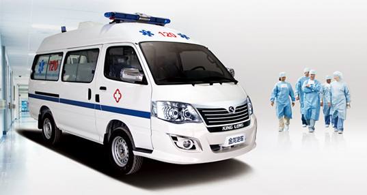 命懸一線牽動人心，救護車臨危不亂治病救人_